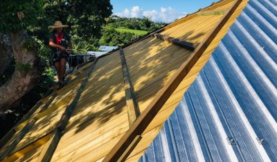 Pose et installation de toiture isolante sur une maison individuelle au Tampon 974